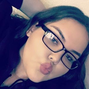 Meet your Posher, Monique